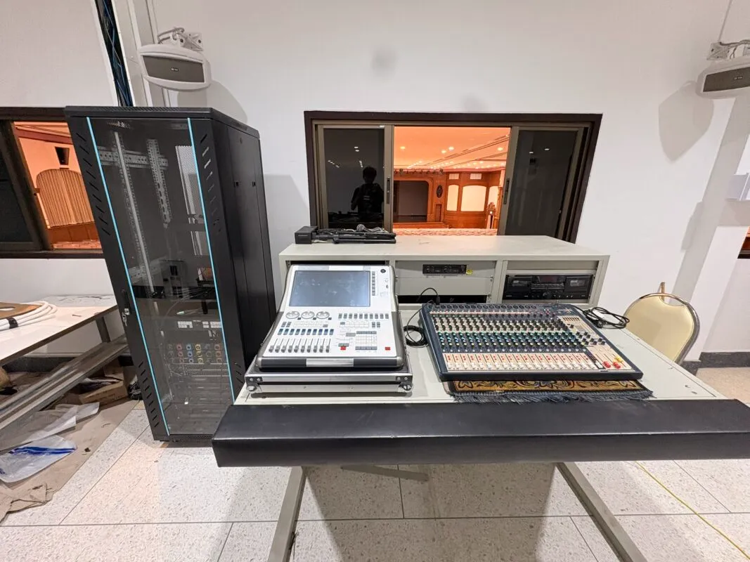 การเซ็ตอัพระบบ Digital Mixer และเครื่องควบคุมเสียงมาตรฐานระดับมืออาชีพ ณ โรงเรียนเซนต์โยเซฟ บางนา โดย Zeuscorp