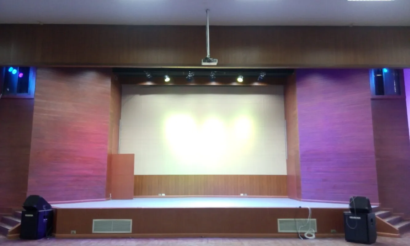ระบบไฟเวทีและไฟส่องสว่างหอประชุมติดตั้งเสร็จสมบูรณ์พร้อมใช้งานสำหรับกิจกรรมนักเรียน โรงเรียนสายปัญญา โดย Zeuscorp