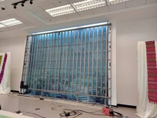 การติดตั้งโครงเหล็กจอ LED Full Color โดยทีมงาน Zeuscorp ณ ห้องประชุมโรงพยาบาลแม่สอด