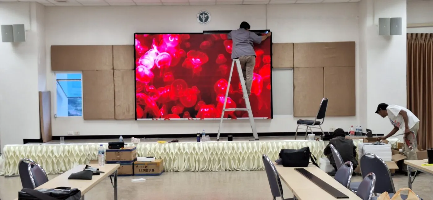 การทดสอบระบบภาพจอ LED Video Wall ความคมชัดสูง ณ ห้องประชุมโรงพยาบาลแม่สอด โดย Zeuscorp