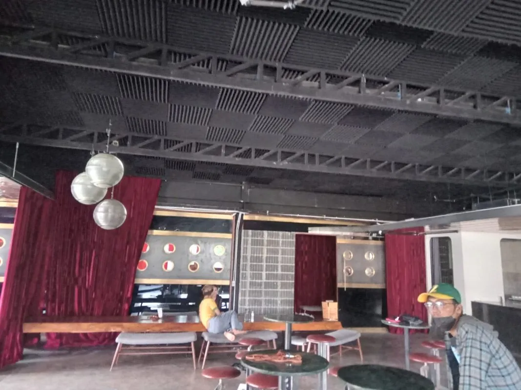 การติดตั้งโครงทรัส (Truss) และระบบไฟส่องสว่างมาตรฐานสถานบันเทิง ณ The Rat Bar โดย Zeuscorp