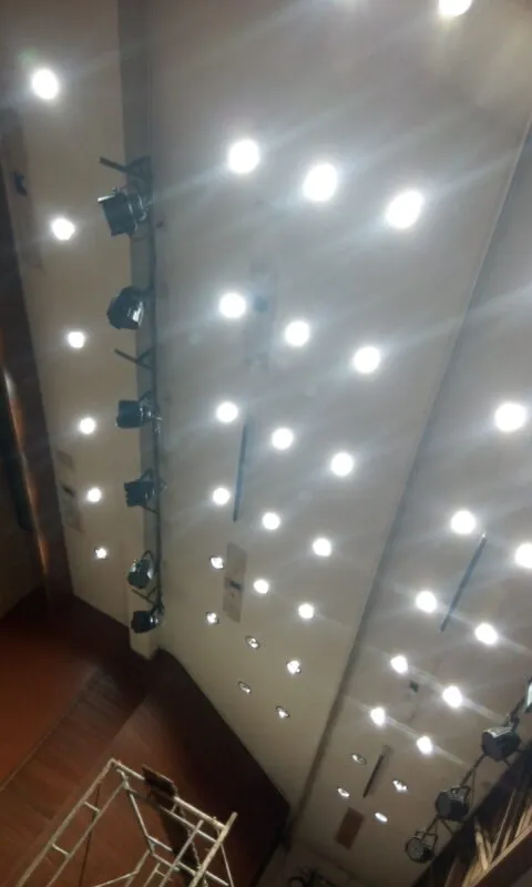 งานปรับปรุงระบบไฟเวทีและโครงสร้างการติดตั้งไฟส่องสว่างใหม่ ณ หอประชุมโรงเรียนสายปัญญา โดย Zeuscorp