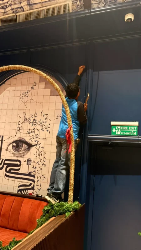 การวางระบบควบคุมไฟ Ambient และไฟย้อมสี (Mood Lighting) ให้เข้ากับดีไซน์ของร้าน Pastel โดย Zeuscorp