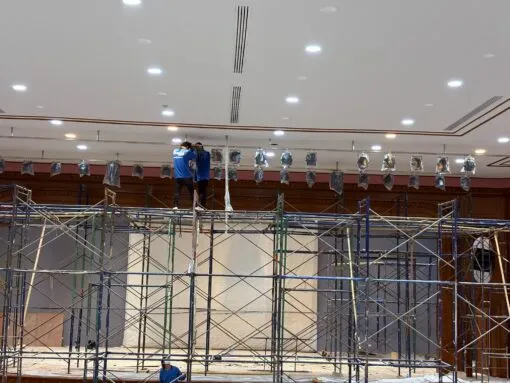 การติดตั้งโครงสร้าง Truss และระบบแขวนไฟเวทีมาตรฐานความปลอดภัยสูง ณ โรงเรียนเซนต์โยเซฟ บางนา โดย Zeuscorp