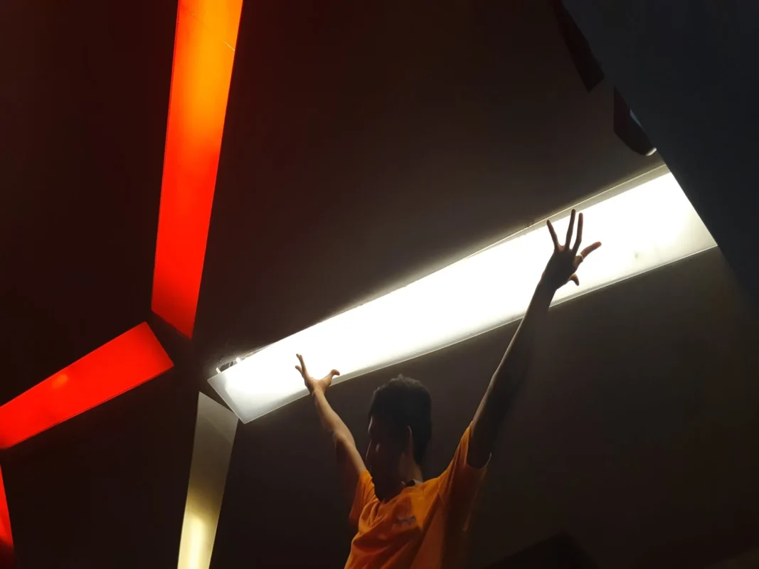 ระบบไฟเวทีและไฟตกแต่งติดตั้งเสร็จสมบูรณ์ เสริมความสวยงามให้ห้องจัดเลี้ยงโรงแรม ไอ เรสซิเดนซ์ สาทร โดย Zeuscorp