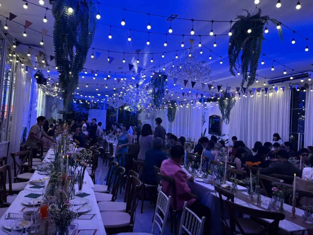 ระบบไฟสตูดิโอติดตั้งเสร็จสมบูรณ์ สร้างบรรยากาศที่สวยงามและพร้อมสำหรับการใช้งานโปรดักชัน โดย Zeuscorp