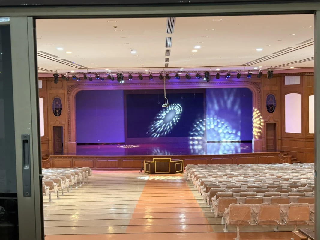 ระบบไฟเวทีหอประชุมติดตั้งเสร็จสมบูรณ์พร้อมใช้งานสำหรับการแสดงและพิธีการต่างๆ ณ โรงเรียนเซนต์โยเซฟ บางนา โดย Zeuscorp