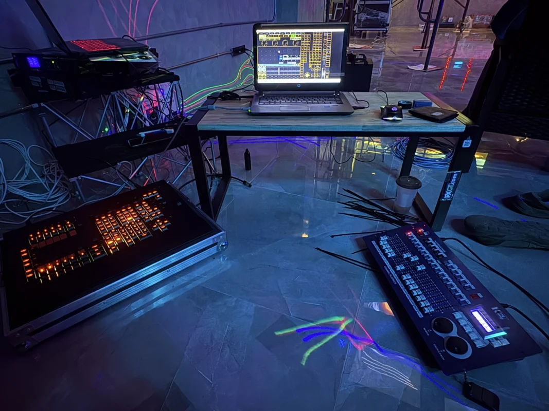 การเปลี่ยนระบบควบคุมไฟเป็น grandMA2 onPC Command Wing เพื่อการควบคุมไฟเวทีที่แม่นยำและเป็นมืออาชีพ โดย Zeuscorp