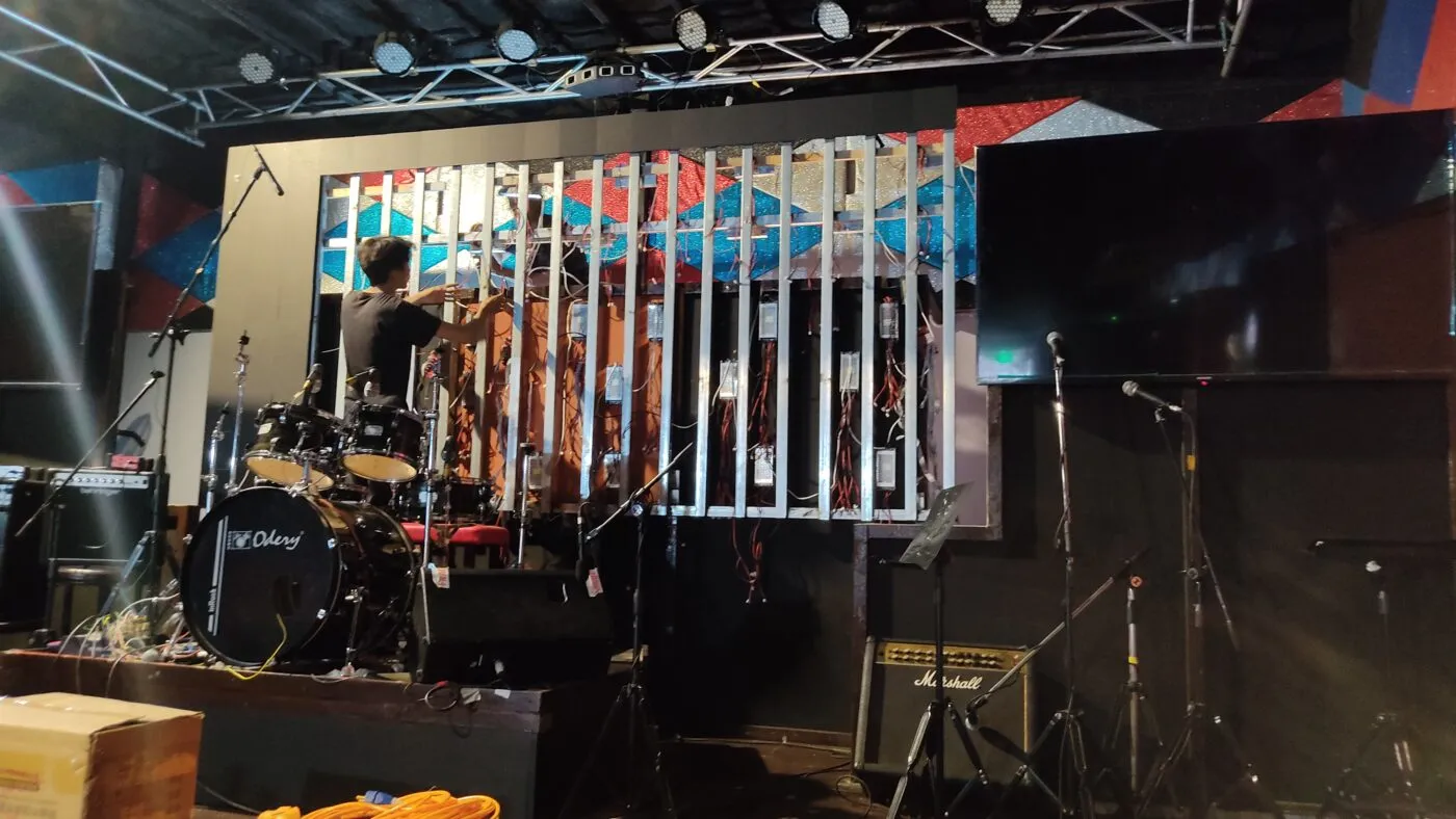 ขั้นตอนการประกอบแผงจอ LED ความละเอียดสูงเพื่อสร้างมิติภาพในโซนความบันเทิง SWANCLUB โดย Zeuscorp