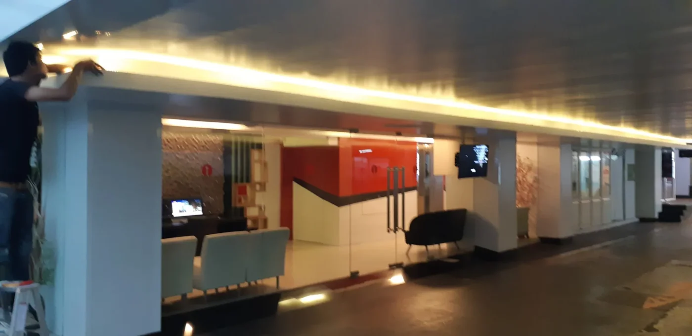 การโปรแกรมระบบควบคุมไฟและทดสอบมุมแสงสำหรับงานอีเวนต์ ณ โรงแรม ไอ เรสซิเดนซ์ สาทร โดยทีมงาน Zeuscorp