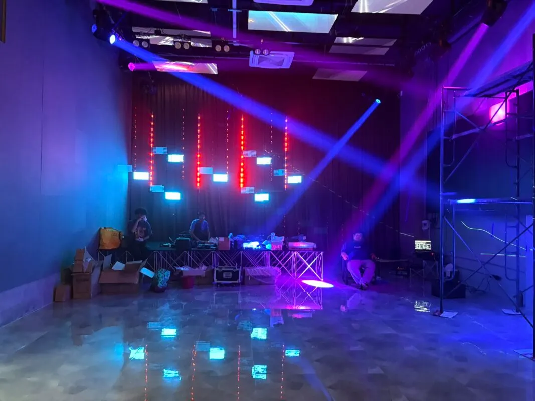 ขั้นตอนการโปรแกรมฉากไฟ (Patching & Programming) บนบอร์ดควบคุม grandMA2 โดยผู้เชี่ยวชาญจากทีมงาน Zeuscorp