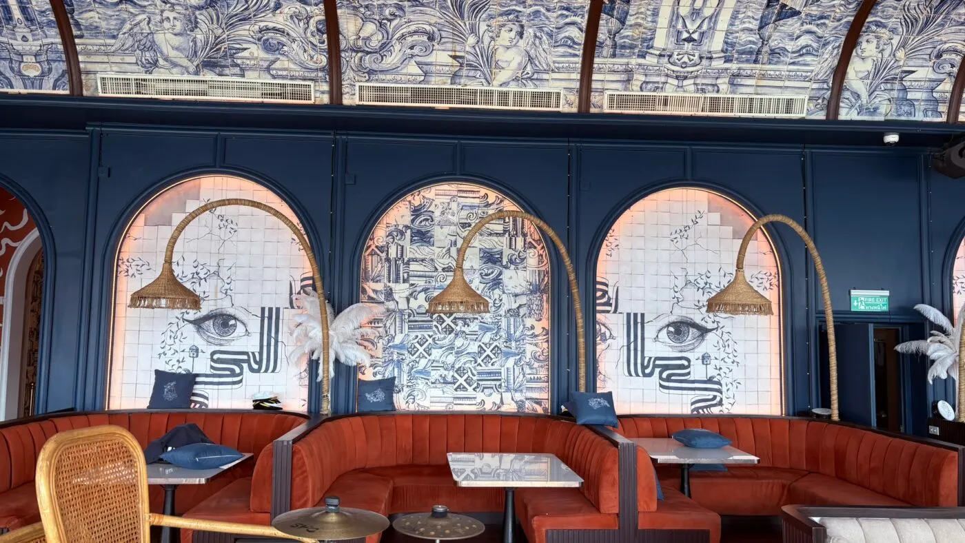 ทดสอบระบบแสงสีเสียงและเอฟเฟกต์ไฟสำหรับช่วงดีเจและงานปาร์ตี้บนดาดฟ้า Pastel Rooftop โดย Zeuscorp