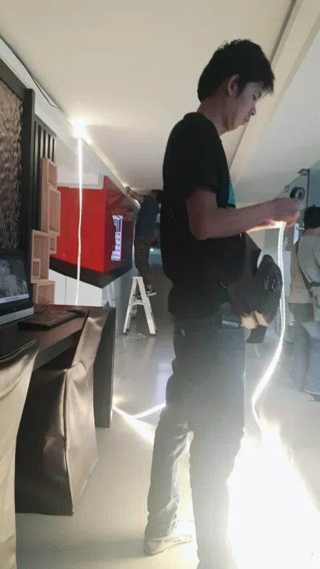 ขั้นตอนการติดตั้งไฟพาร์ LED และระบบย้อมแสงสี (Ambient Light) ณ ห้องจัดเลี้ยงโรงแรม ไอ เรสซิเดนซ์ สาทร โดย Zeuscorp