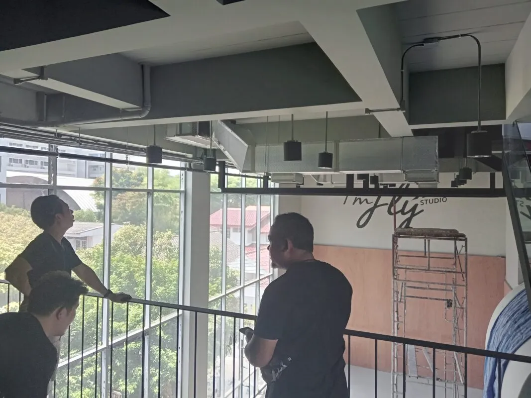 การติดตั้งโครงสร้าง Truss สำหรับแขวนไฟเวทีและอุปกรณ์การแสดง ณ I'm Fly Studio โดย Zeuscorp