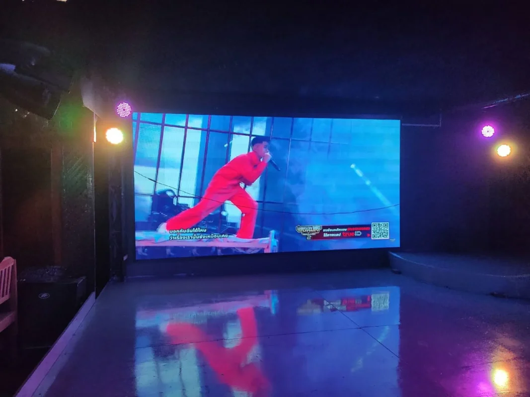 ผลงานติดตั้งจอ LED Wall ร้าน SWANCLUB โดย zeuscorp พร้อมใช้งานจริงภายในผับและคลับ