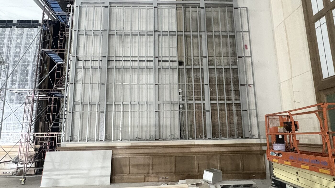 การวางโครงสร้างและติดตั้งระบบจอ LED ขนาดใหญ่ ณ ห้อง Grand Ballroom โรงแรม Grand Hyatt Erawan Bangkok โดย Zeuscorp